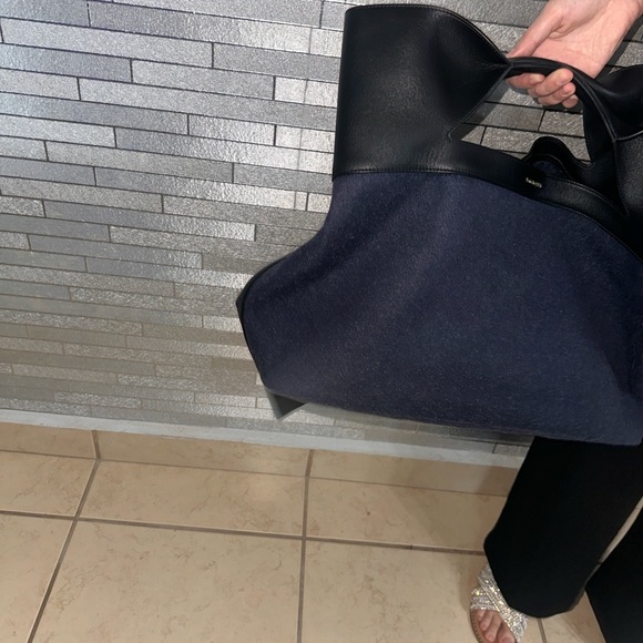 ALEXANDER MCQUEEN
DENIM THE BOW MAXI TOTE BAG WITH CLUTCH - Picture 16 of 16